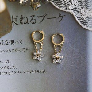 Brand new chain flower gold-plated earrings